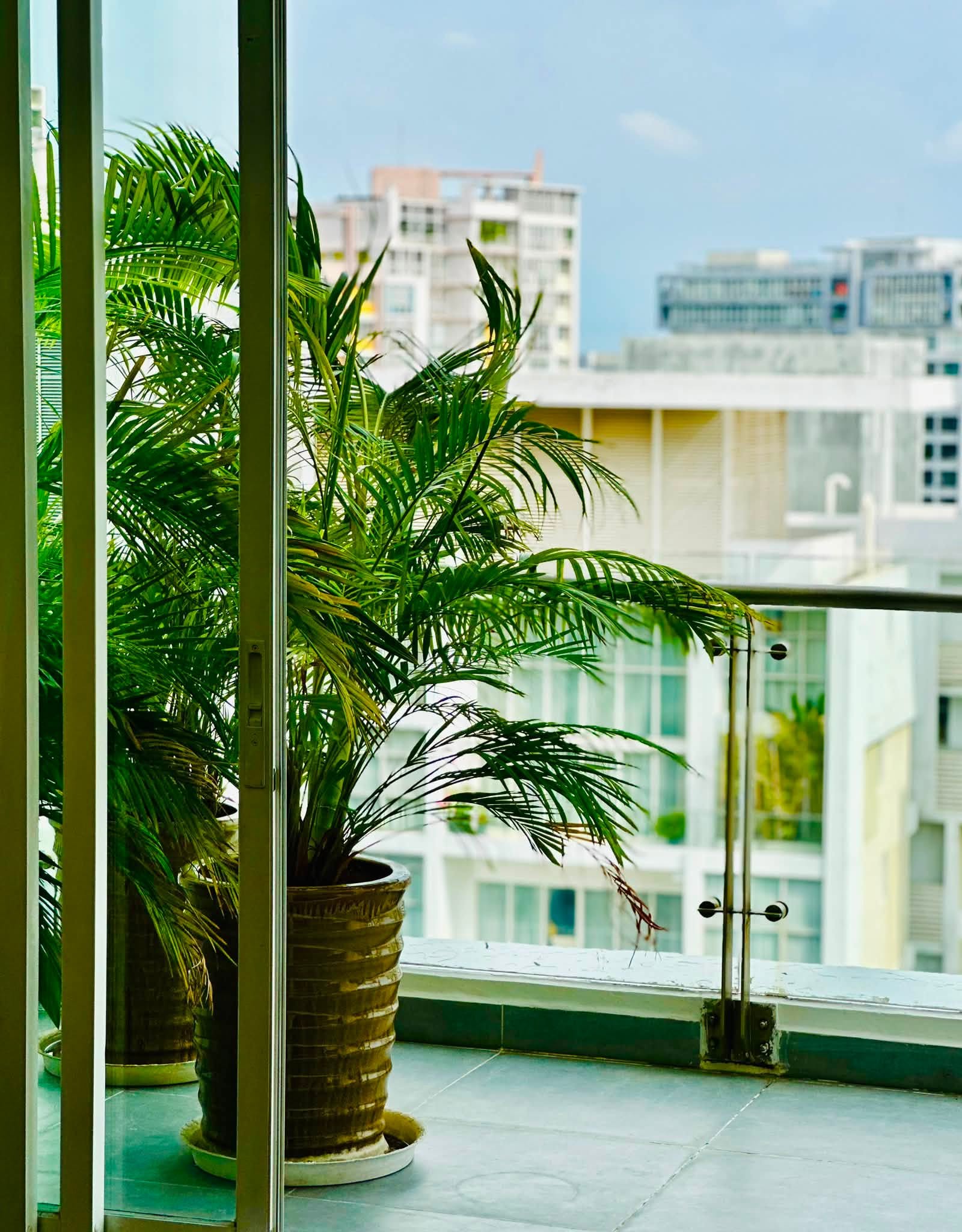 Mỹ nhân Việt cưới chồng Tây hơn 8 tuổi, sống trong penthouse rộng 280m², đẹp xịn từng centimet