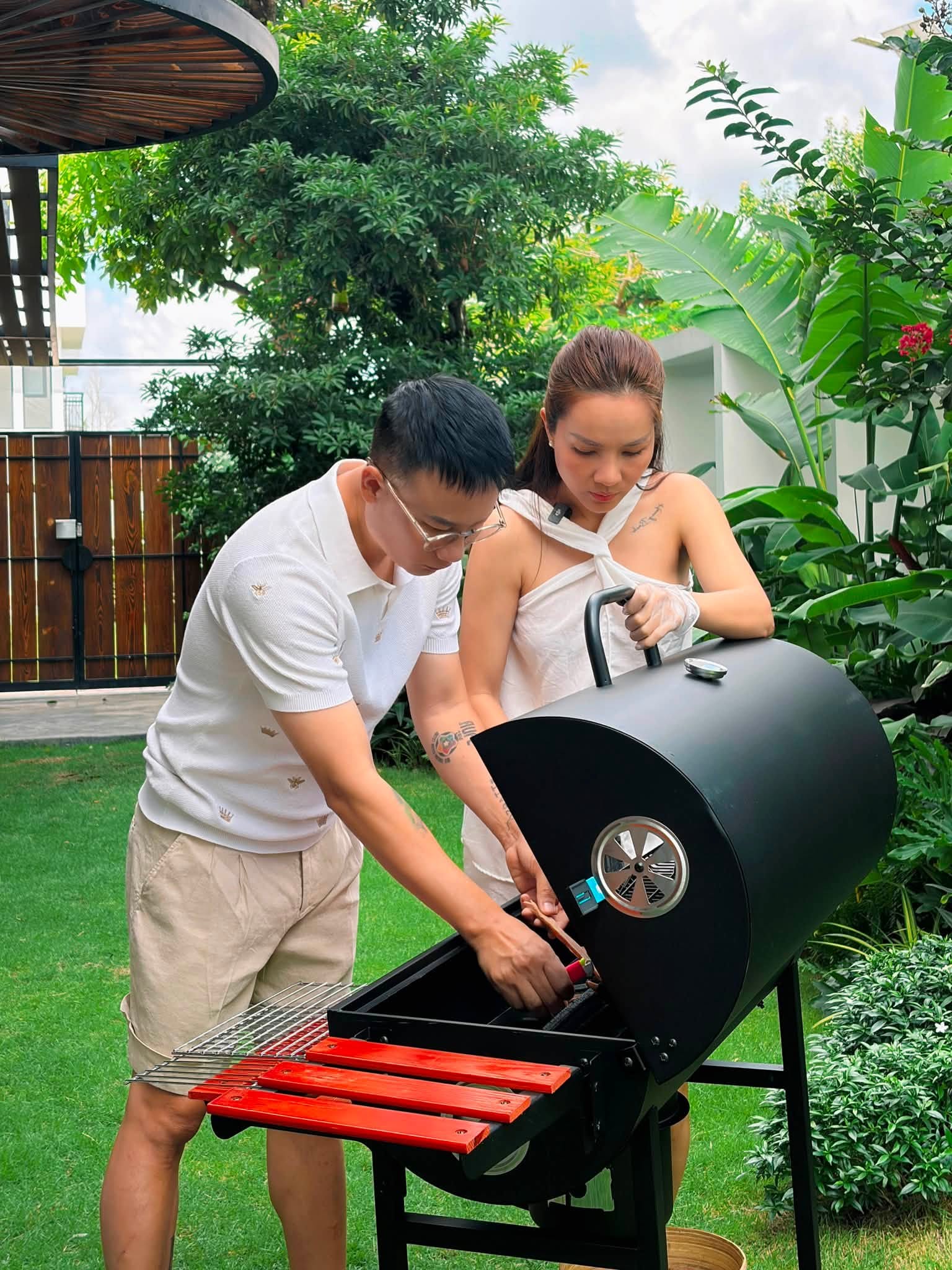 Nam nghệ sĩ Việt cưới vợ miền Tây, sở hữu biệt thự nhà vườn rộng 500m²