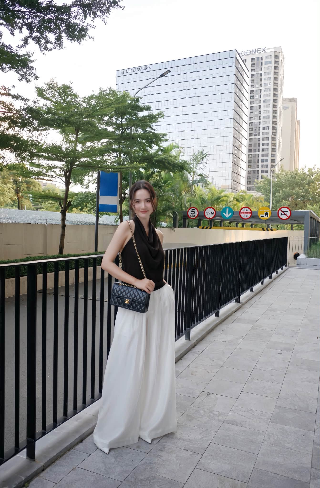 Làm mẹ đơn thân, mỹ nhân showbiz tuổi 36 vẫn giữ vẻ trẻ trung, sành điệu