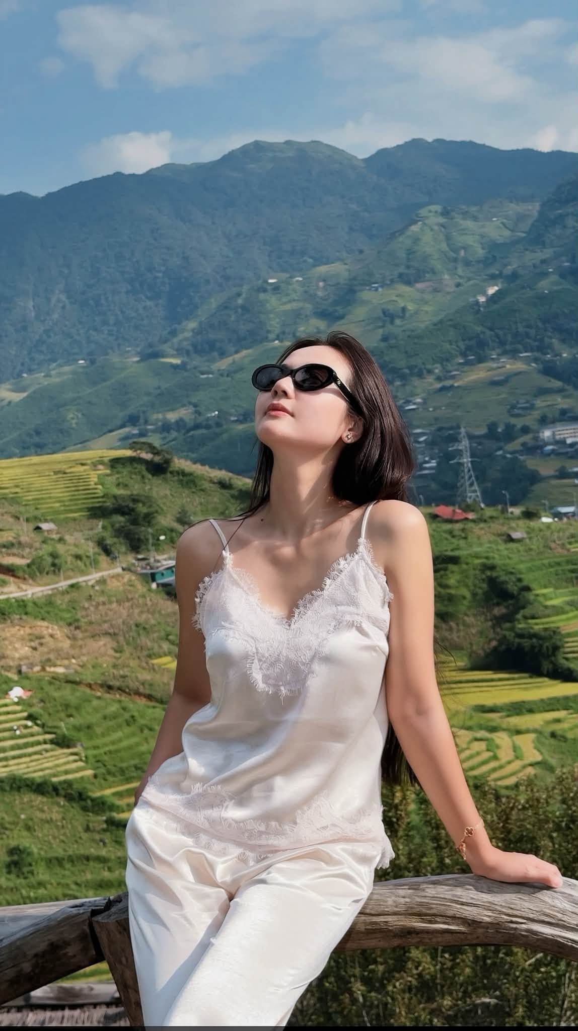 Làm mẹ đơn thân, mỹ nhân showbiz tuổi 36 vẫn giữ vẻ trẻ trung, sành điệu