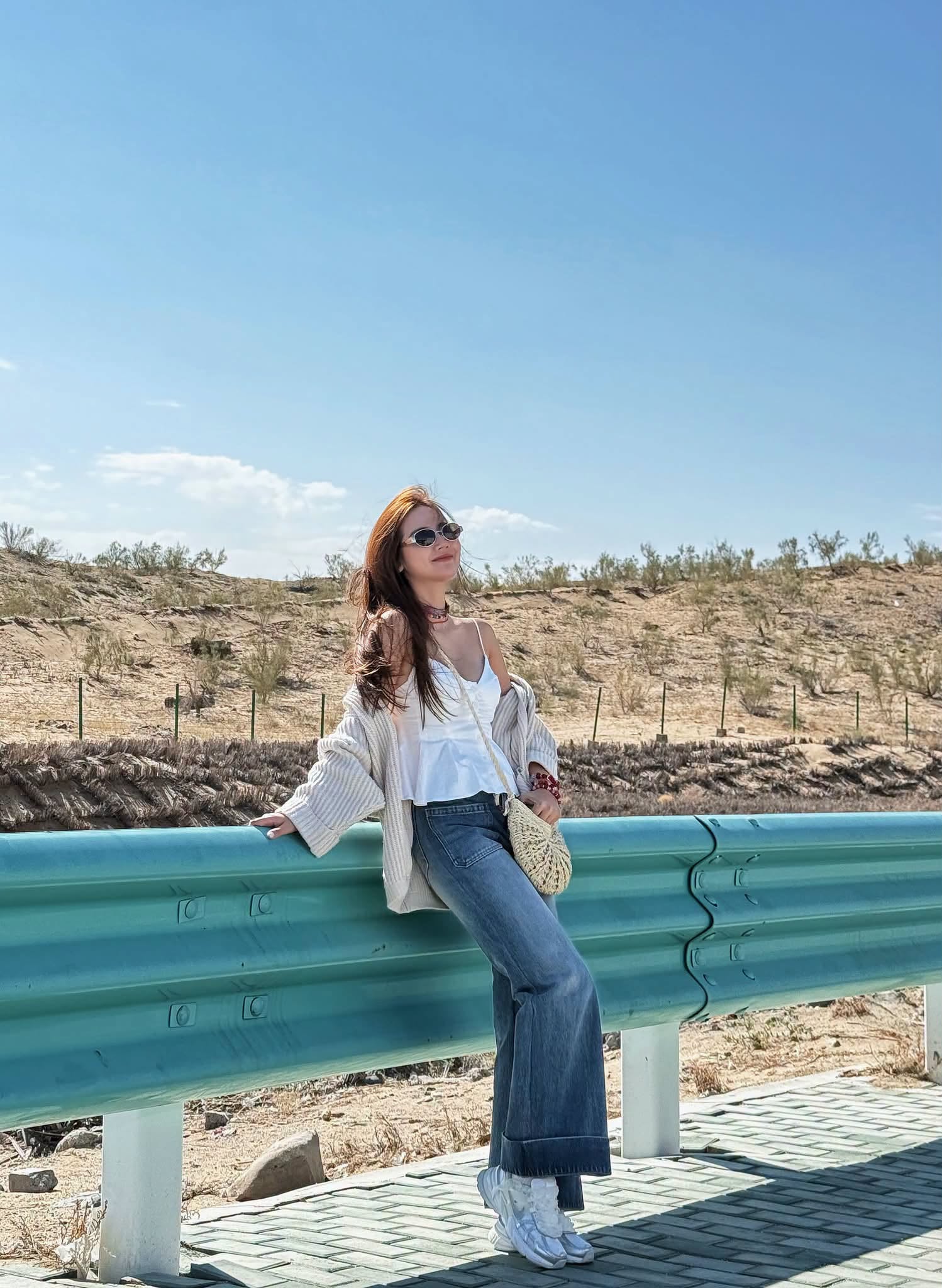 Làm mẹ đơn thân, mỹ nhân showbiz tuổi 36 vẫn giữ vẻ trẻ trung, sành điệu