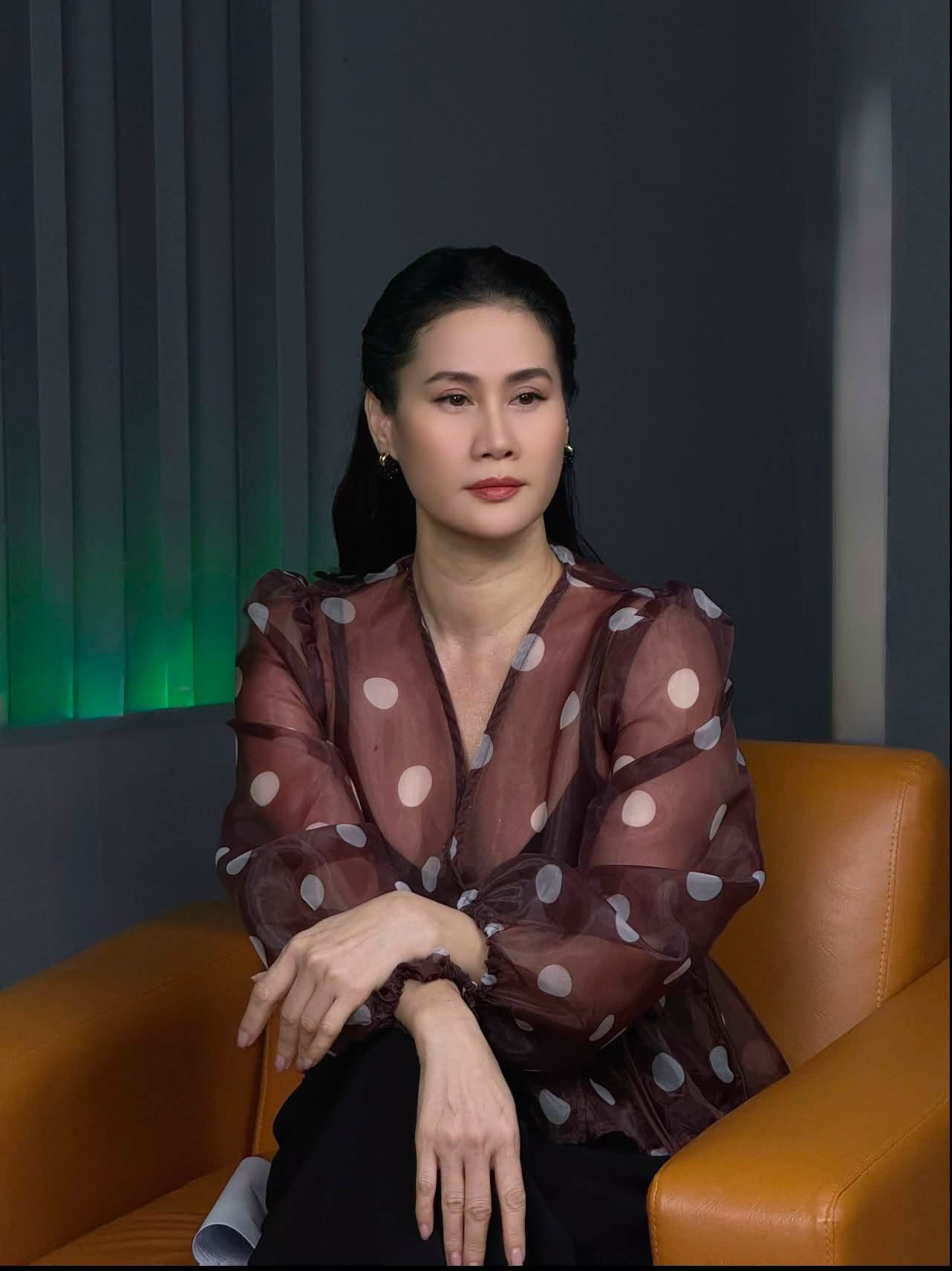 Nữ diễn viên Việt sở hữu biệt thự 4 tầng ở Sài thành, làm mẹ đơn thân một mình nuôi 2 con