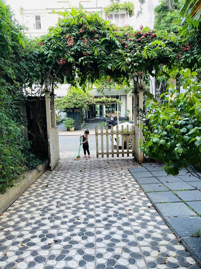 Nữ diễn viên Việt sở hữu biệt thự 4 tầng ở Sài thành, làm mẹ đơn thân một mình nuôi 2 con