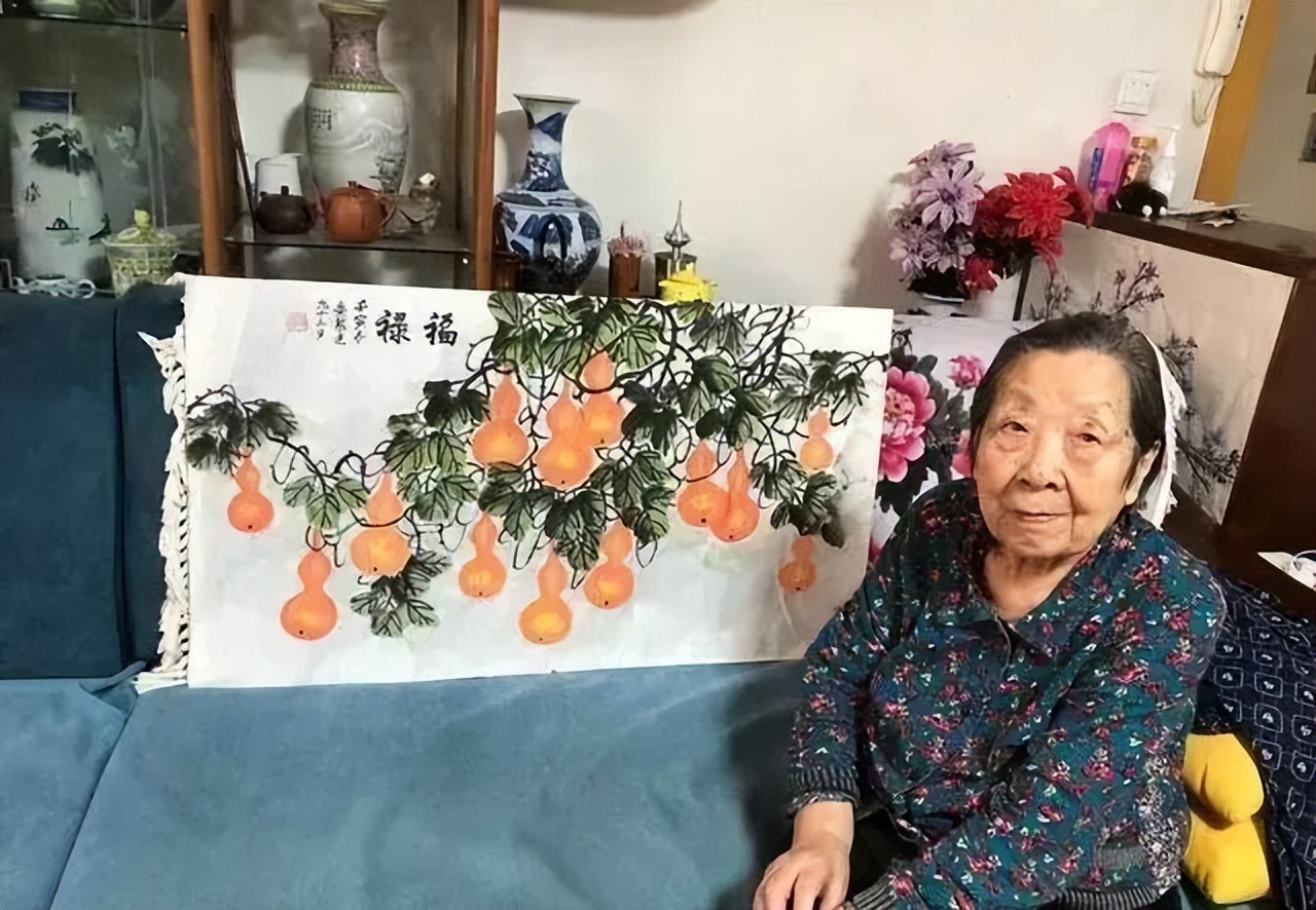 Cụ bà 94 tuổi có 300.000 người hâm mộ: Một mình sống đời tự tại, đến người trẻ cũng phải ghen