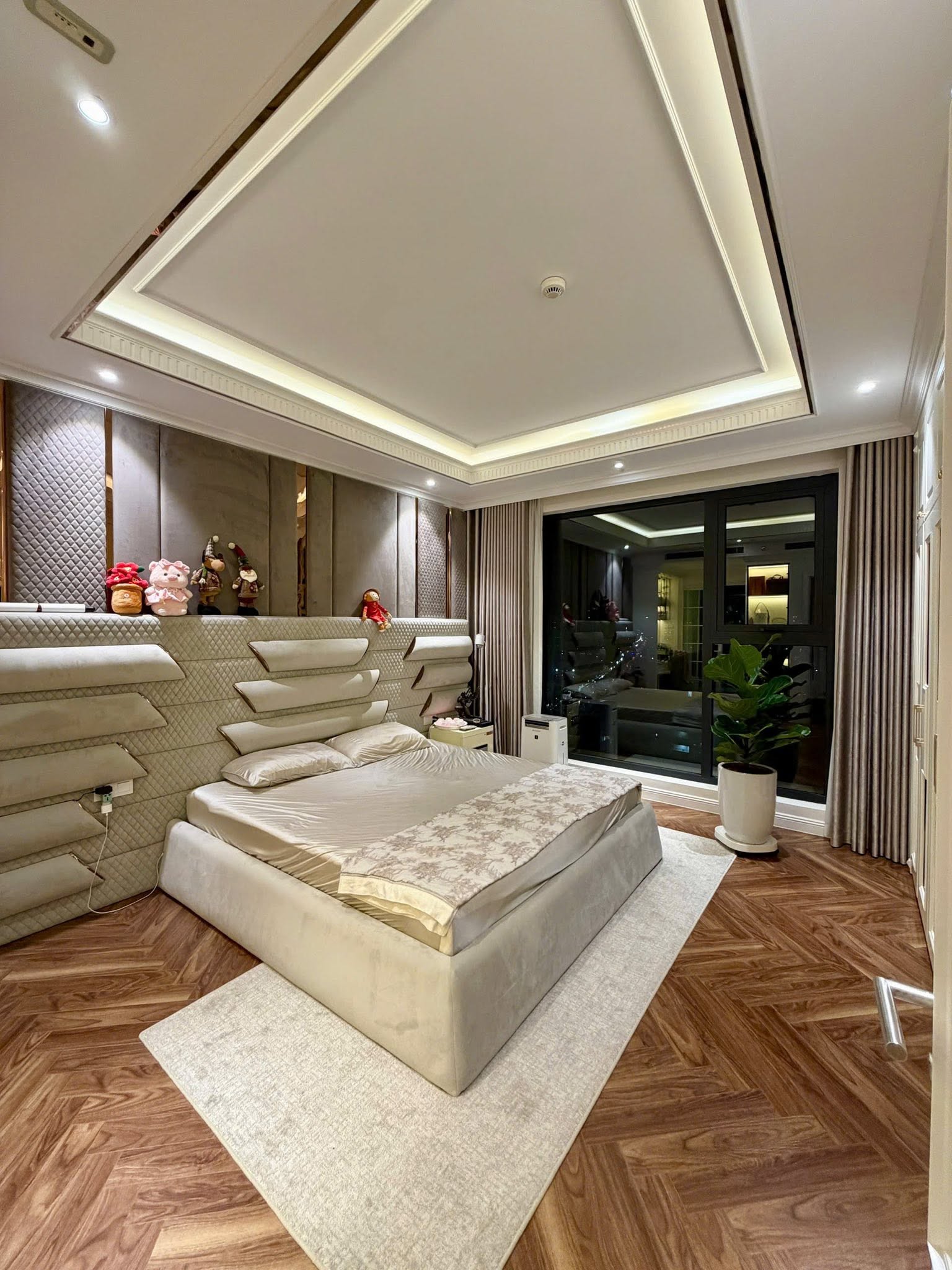 Nam NSƯT 46 tuổi cưới vợ lần 3: Sống 2 năm trong căn hộ 14 tỷ, nay bất ngờ rao bán