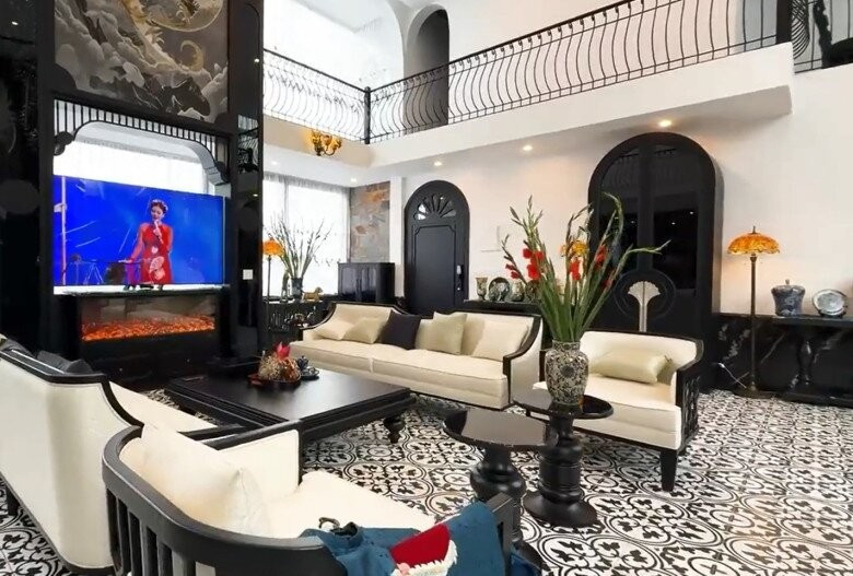 Nữ NSND trẻ nhất Việt Nam ở biệt phủ 8.000m²