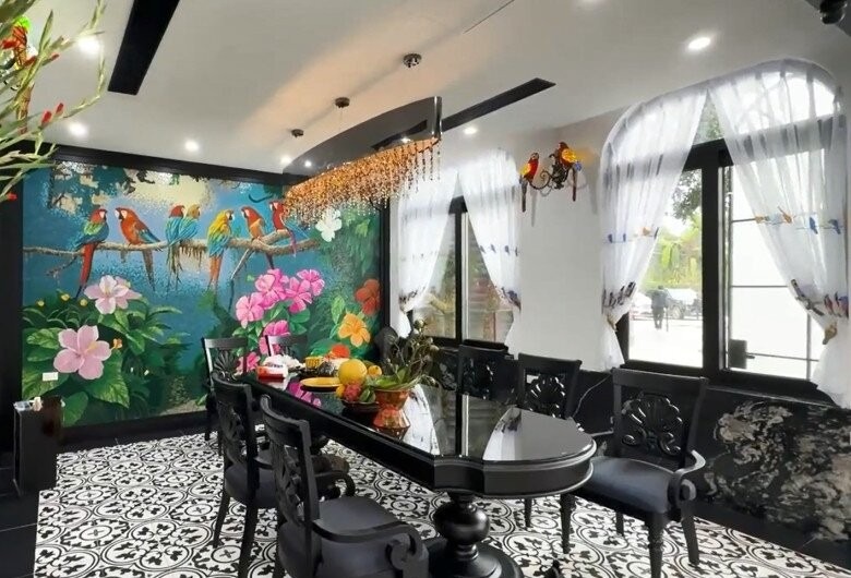Nữ NSND trẻ nhất Việt Nam ở biệt phủ 8.000m²