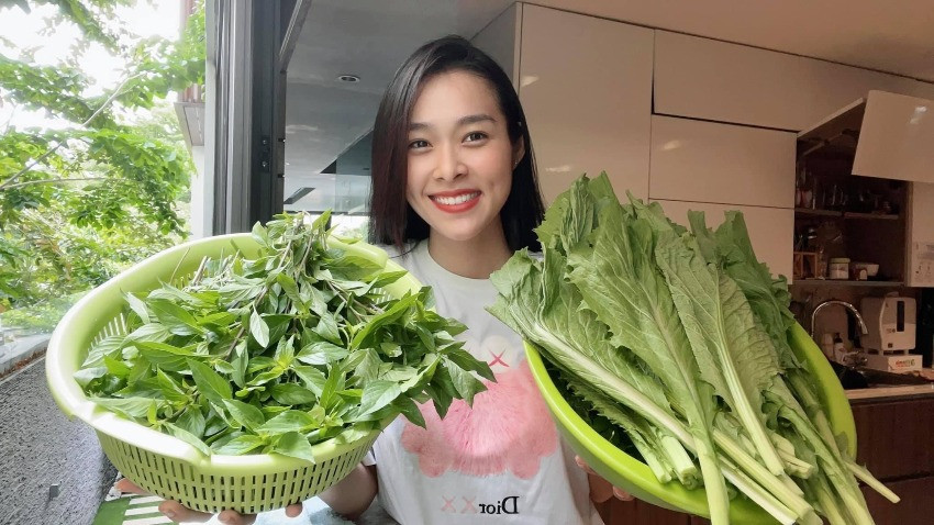 Mỹ nhân Việt 33 tuổi làm mẹ đơn thân, sống cùng con trai trong ngôi nhà phố 100m²
