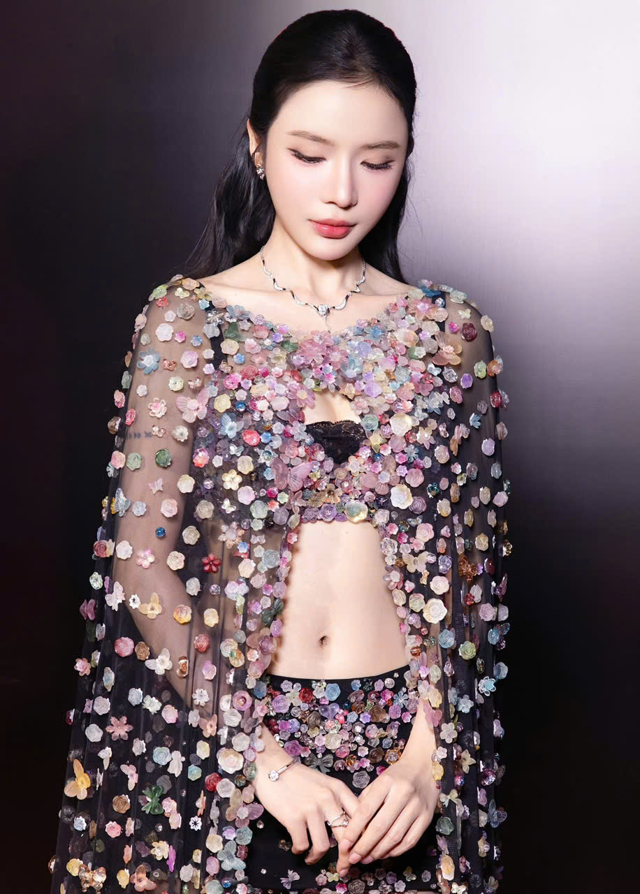 Để tiếp tục giữ vững vị thế và khẳng định giá trị bản thân, nữ ca sĩ chắc chắn cần những cú bứt phá mạnh mẽ và chiến lược đúng đắn hơn trong chặng đường phía trước