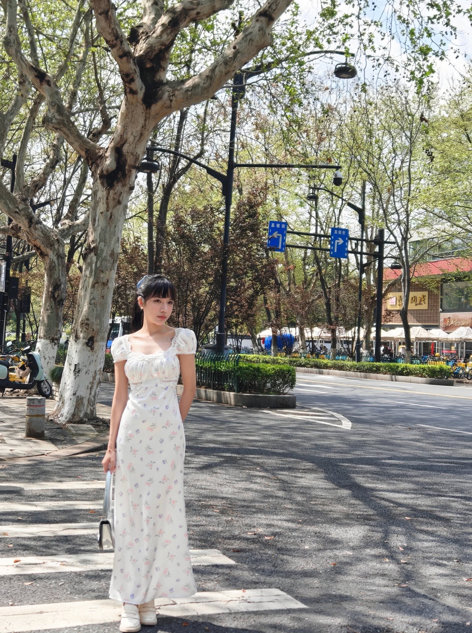 Mỹ nhân showbiz chỉ cao 1m53 nhưng mặc đẹp không trượt phát nào