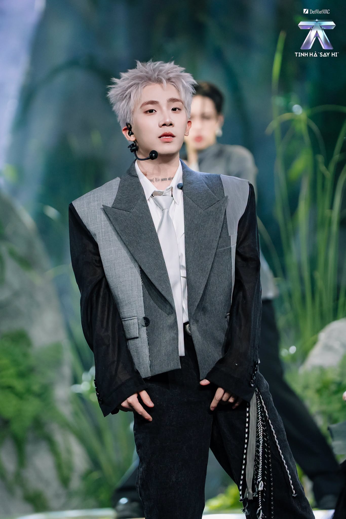 Hiện tại, sau lời xin lỗi, các động thái và tranh luận về vụ việc của CoolKid vẫn đang nhận được nhiều sự quan tâm trên mạng xã hội