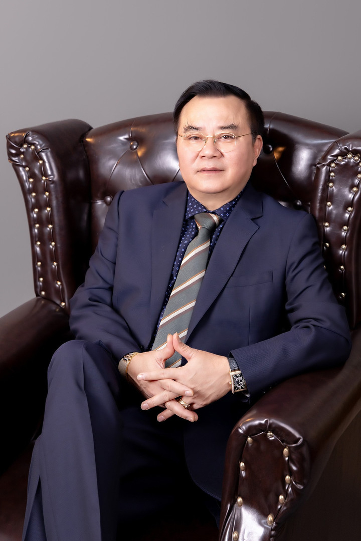 Nam NSND mang hàm Đại tá nghỉ hưu ở tuổi 58, cưới vợ kém 13 tuổi, sở hữu biệt thự 4 tầng ở Hà Nội