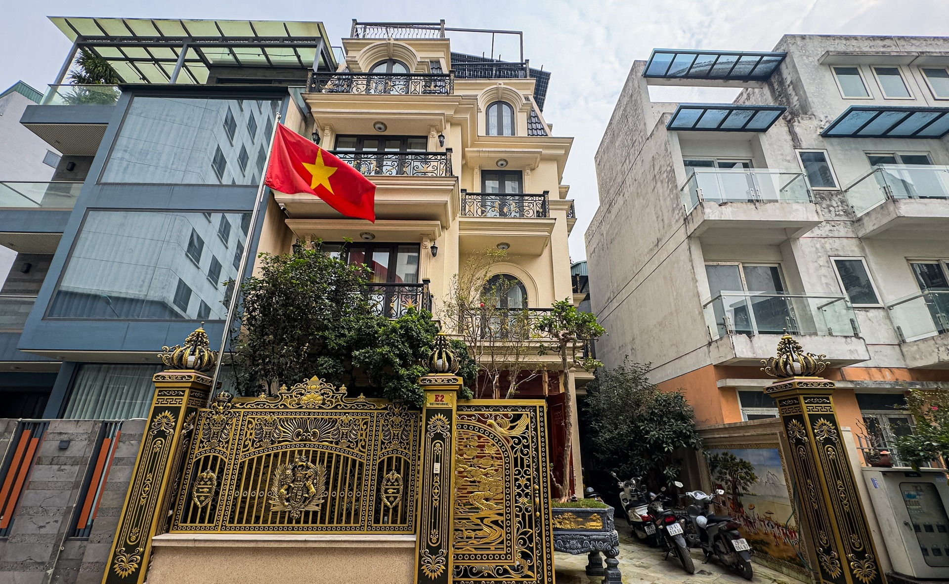 Nam NSND mang hàm Đại tá nghỉ hưu ở tuổi 58, cưới vợ kém 13 tuổi, sở hữu biệt thự 4 tầng ở Hà Nội