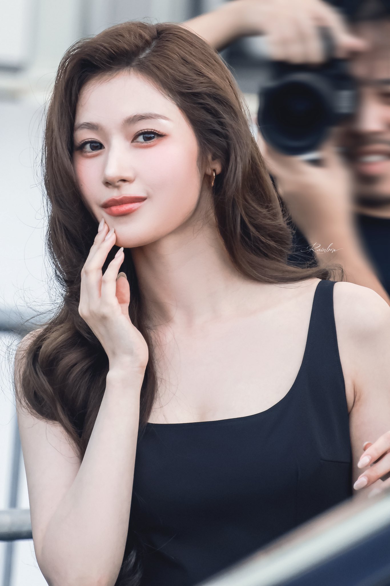 Nhan sắc của Sana được khen ngợi hết lời
