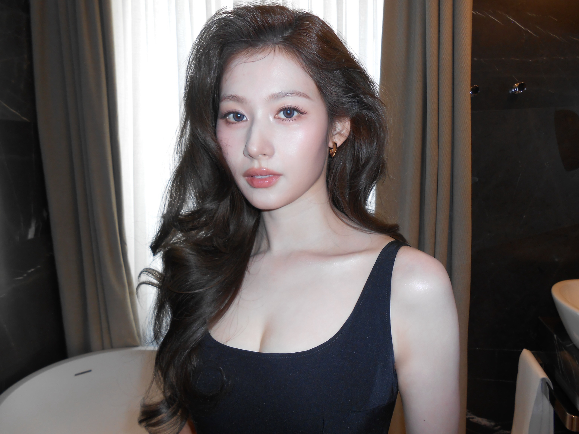 Sana từ lâu đã luôn là cây hút fan hàng đầu của TWICE