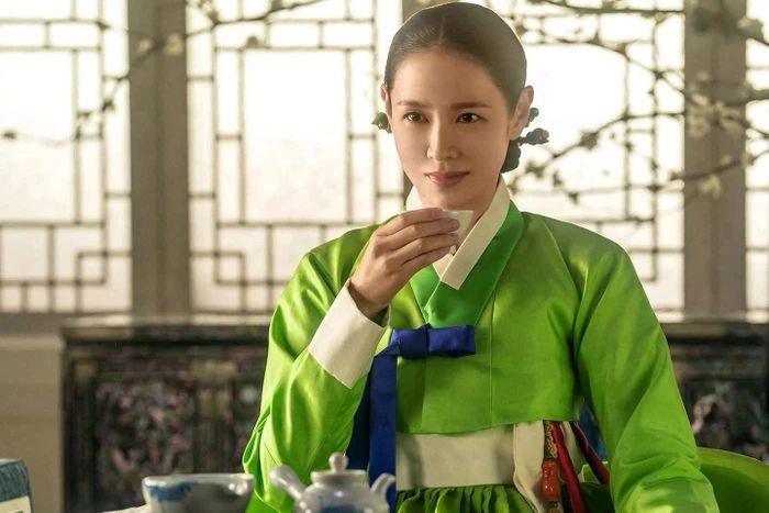 Son Ye Jin nhận chỉ trích vì đóng The Scandal