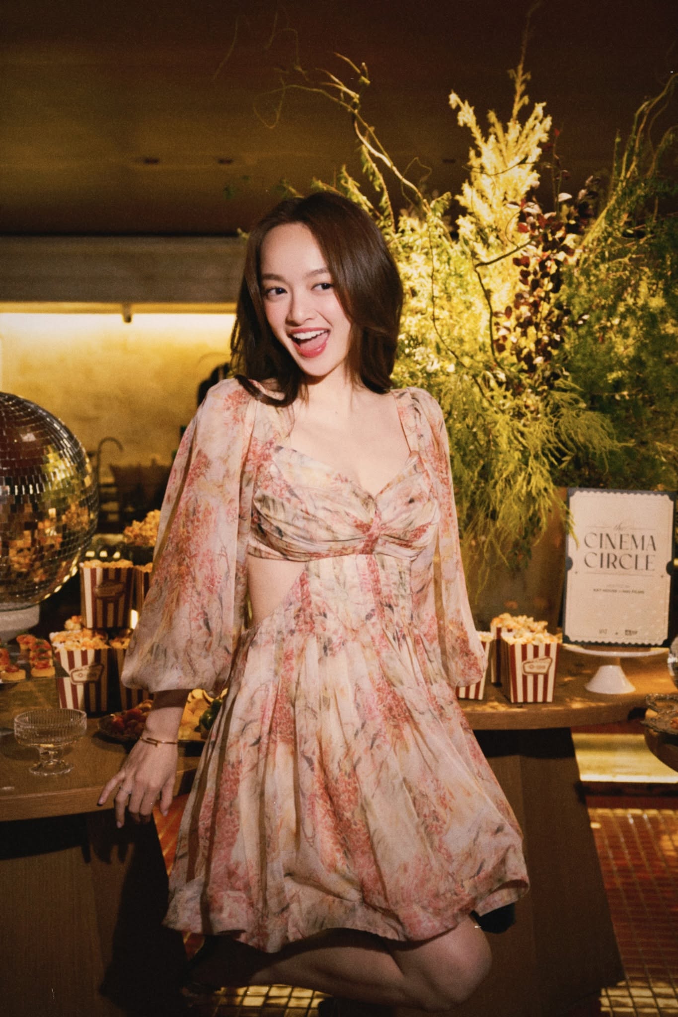 Mỹ nhân showbiz chiều cao 1m55 vẫn mặc đẹp như sách mẫu