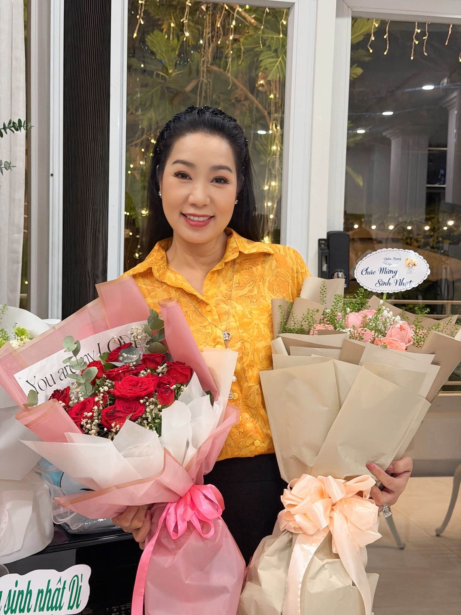Chủ tịch SN 71 là Á hậu lừng danh: Được chồng tặng biệt thự hơn 200m², 30 năm trước đã có cát-xê cực khủng