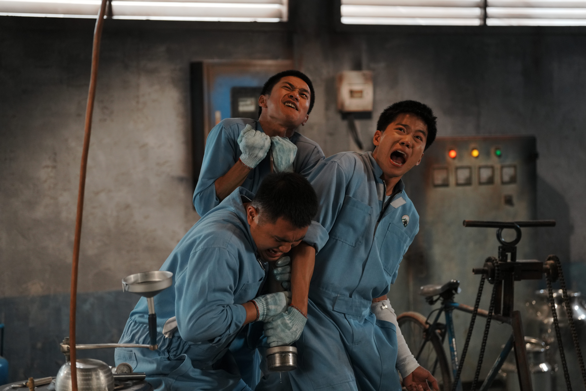 Chàng trai số hưởng nhất Vbiz đây rồi: Cả Hoa hậu lẫn Triệu Lệ Dĩnh Việt Nam si mê, biết chọn ai bây giờ?