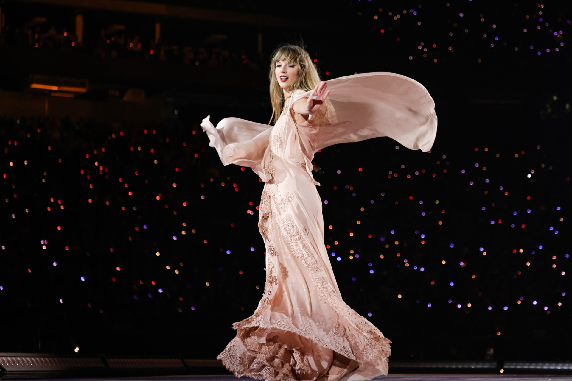 Vị thế hàng đầu làng nhạc cho phép Taylor Swift làm điều mà không phải nghệ sĩ nào cũng có thể làm, đó là chủ động biến sự vắng mặt thành một lựa chọn