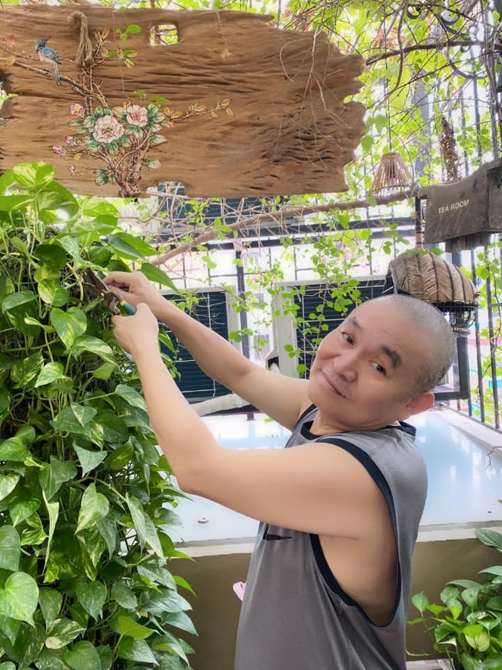 NSƯT Xuân Hinh nghỉ hưu sớm ở tuổi 57, sống bình yên trong căn nhà phố cổ Hà Nội