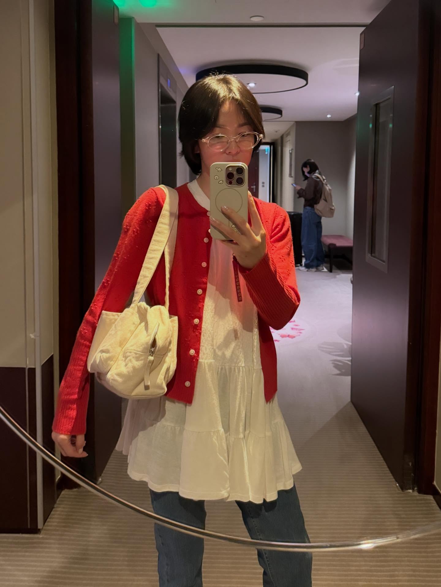 Mỹ nhân showbiz đẹp bất biến 30 năm không tìm nổi bản sao: Tuổi 44 vẫn là tượng đài nhan sắc, style ngày càng cuốn
