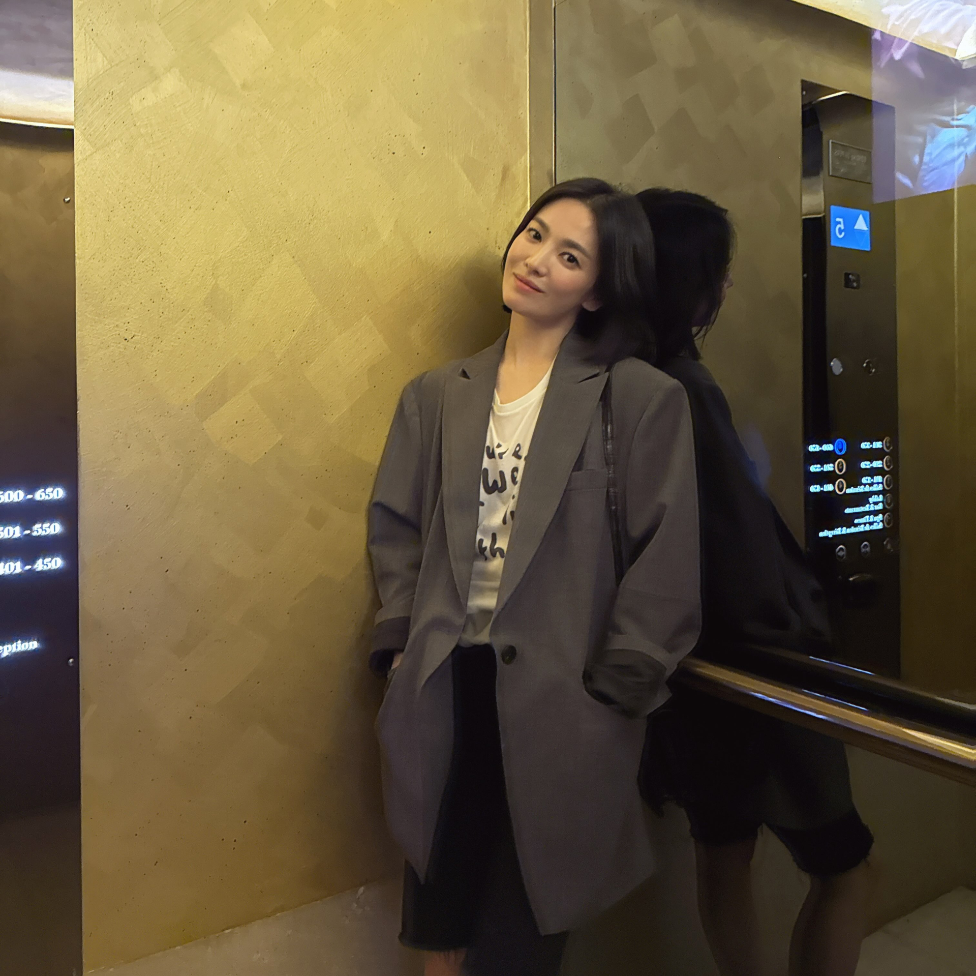 Mỹ nhân showbiz đẹp bất biến 30 năm không tìm nổi bản sao: Tuổi 44 vẫn là tượng đài nhan sắc, style ngày càng cuốn