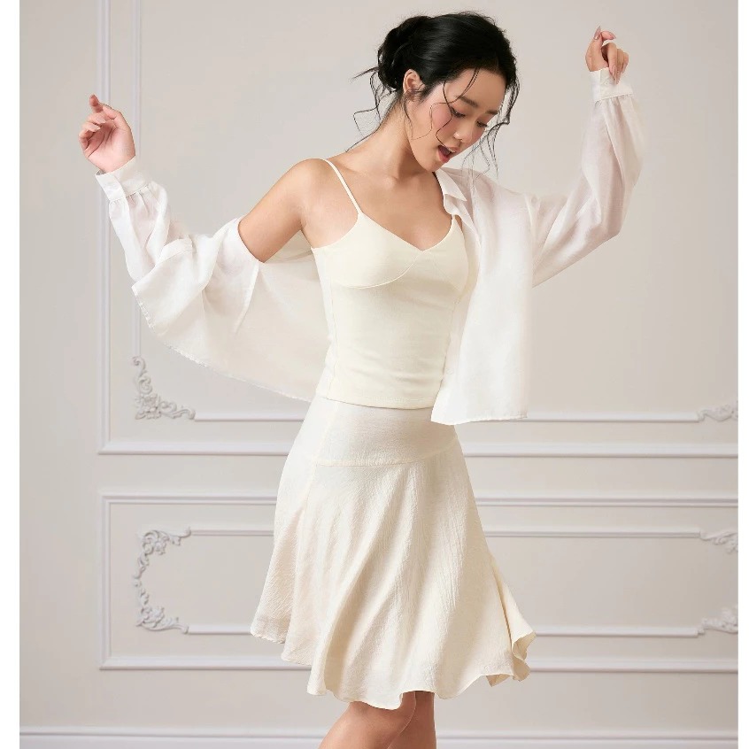 Mùa lạnh muốn mặc sang cứ bớt cầu kỳ lại: 5 món basic mua một lần đẹp cả đời, phối ra được cả tá outfit
