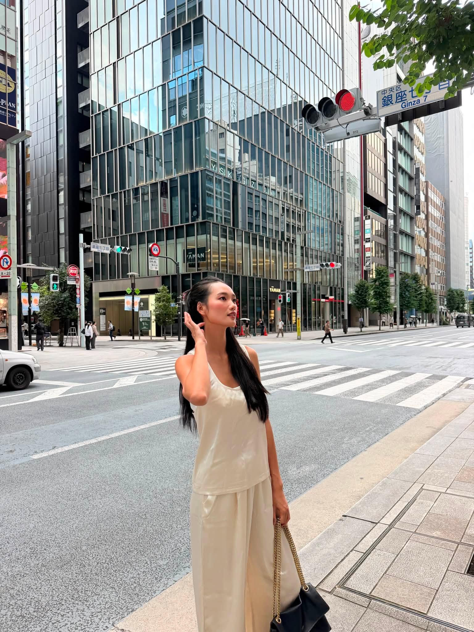 Mỹ nhân 27 tuổi đăng quang Miss Universe Vietnam 2026: Mặc đẹp không cần cố, ngắm tủ đồ đời thường mà mê 