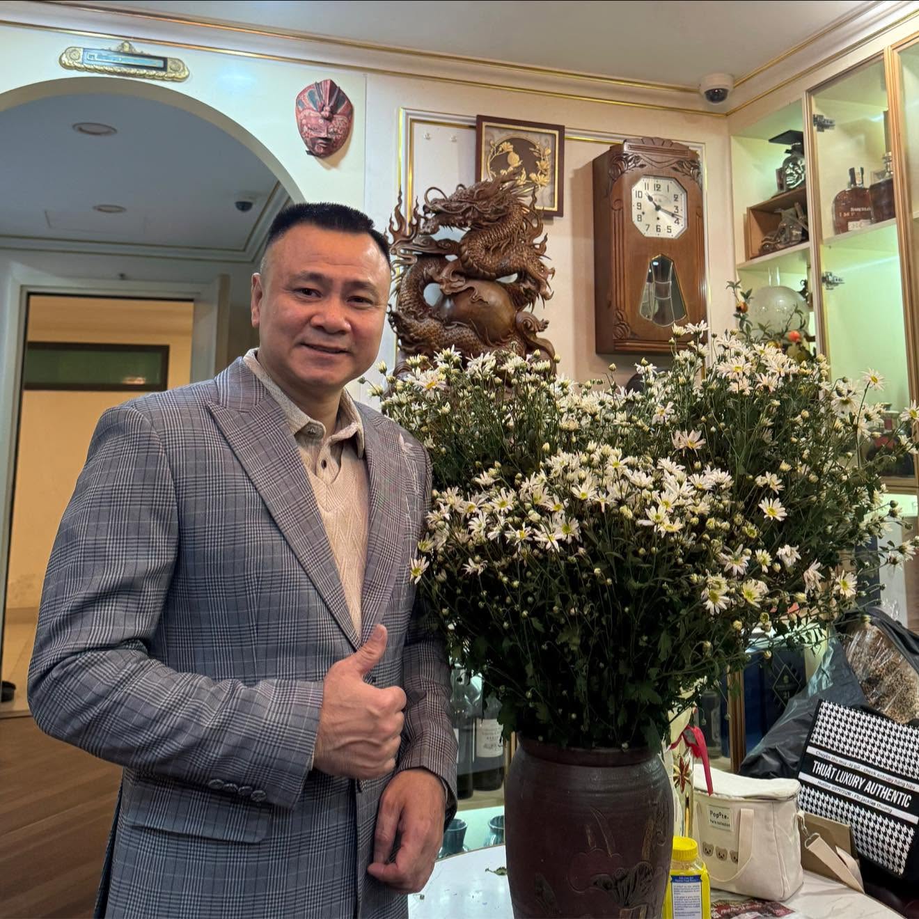 Nam NSND mang hàm Đại tá, cưới vợ kém 12 tuổi, ở chung cư cao cấp Hà Nội