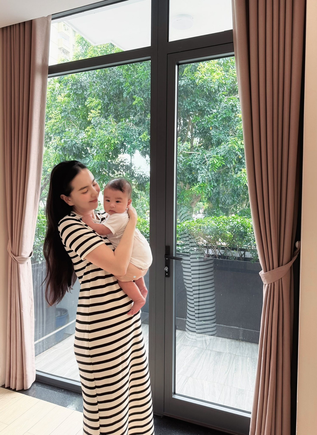 MC SN 1990 từng dẫn bản tin Dự báo thời tiết: Hôn nhân lần 2 viên mãn, sống như 