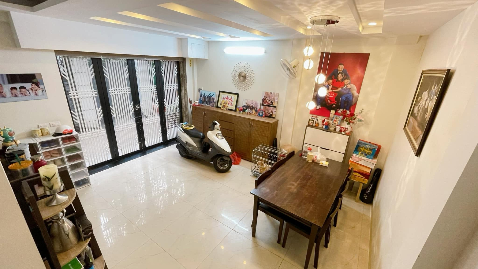 MC SN 1985 từng dẫn Chúng Tôi Là Chiến Sĩ: Giờ làm mẹ 3 con, sống trong nhà tầng Hà Nội