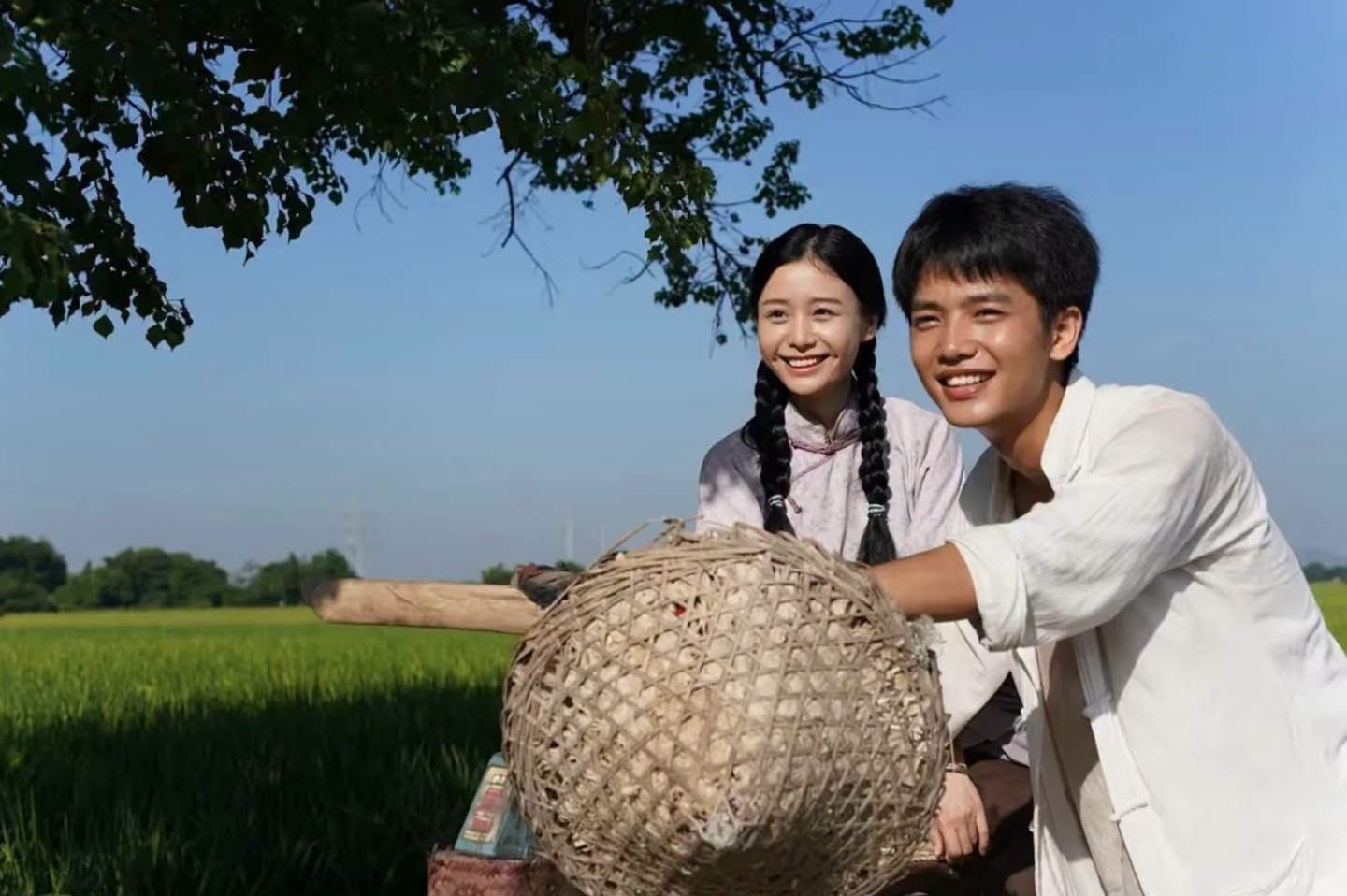 Nữ nhân viên thiết kế vừa đóng phim đã lập kỷ lục mọi thời đại: Đẹp mê hồn, đâu phải nắng mà cứ chói chang