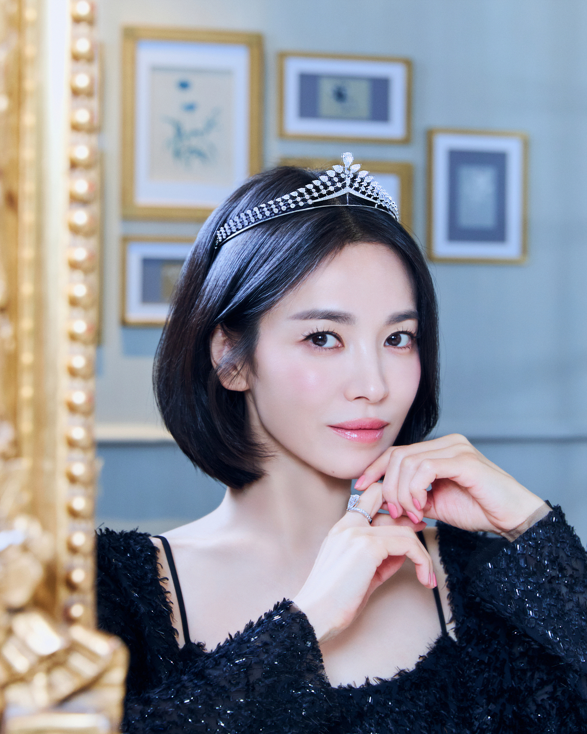 Song Hye Kyo với vương miện Joséphine Impériale đính kim cương giọt nước 2,50 carat.