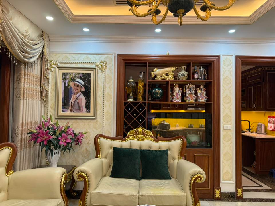 Nữ NSƯT viên mãn ở tuổi 53: Có nhà 8 tầng giữa Hà Nội chỉ để cho thuê, bản thân sống trong biệt thự bề thế hơn cả