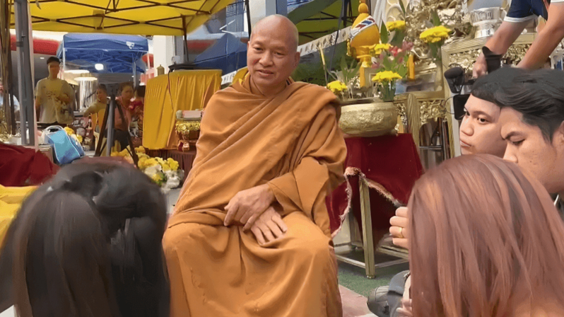 Phra Alongkot, cựu trụ trì chùa Wat Phra Bat Nam Phu, tỉnh Lop Buri (Ảnh: thaipbsworld)