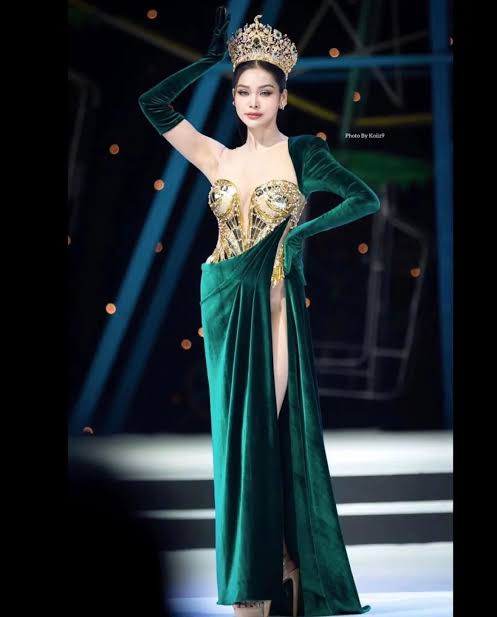Hoa hậu Thái đến Việt Nam liền giật hết hào quang thảm đỏ: Visual như dát 10 tấn vàng, kiếm tiền bằng chứng khoán đại tài