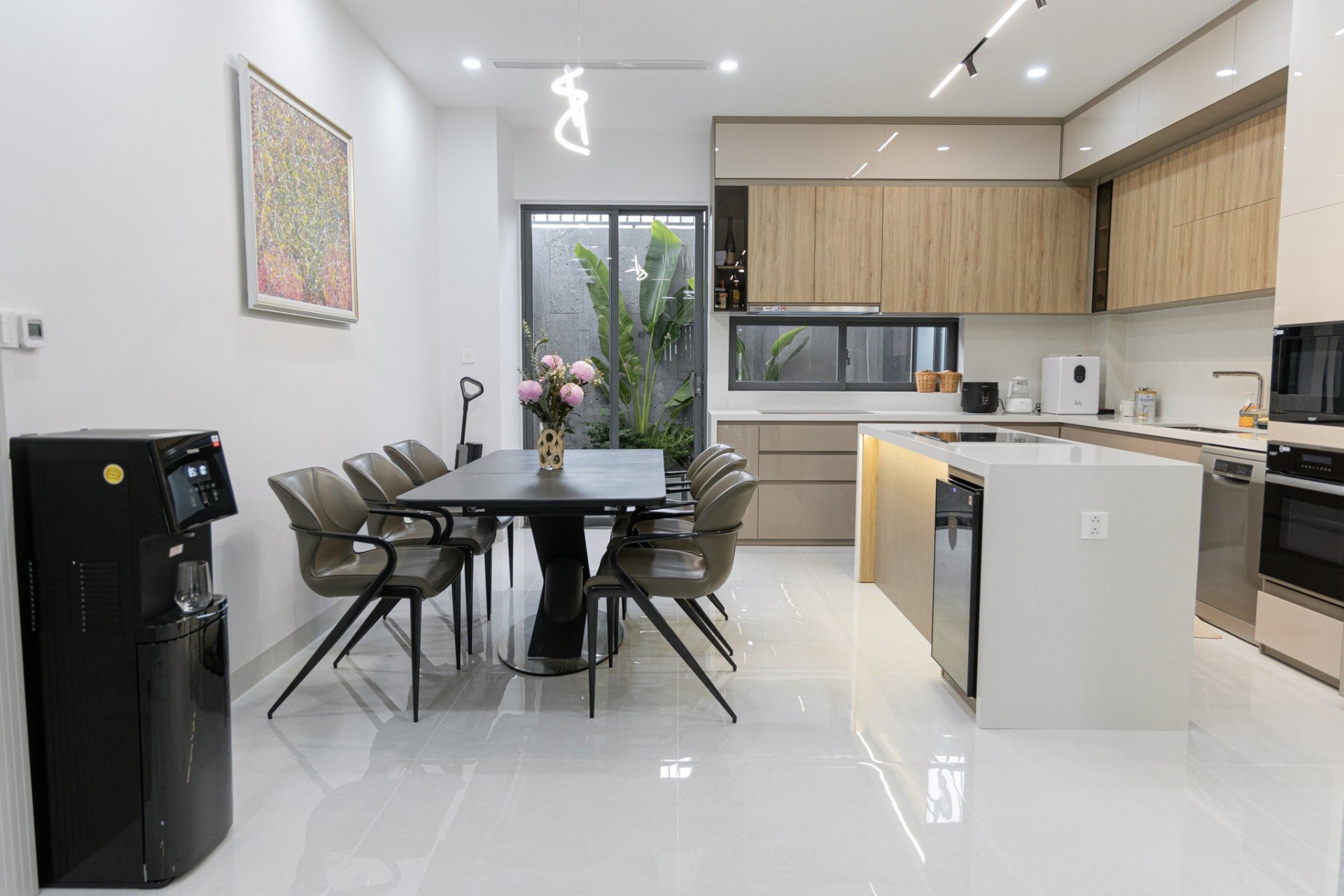 Ca sĩ SN 1990 bỏ phố về quê: Rời chung cư cao tầng để ở biệt thự mặt đất, nằm gần biển Nha Trang