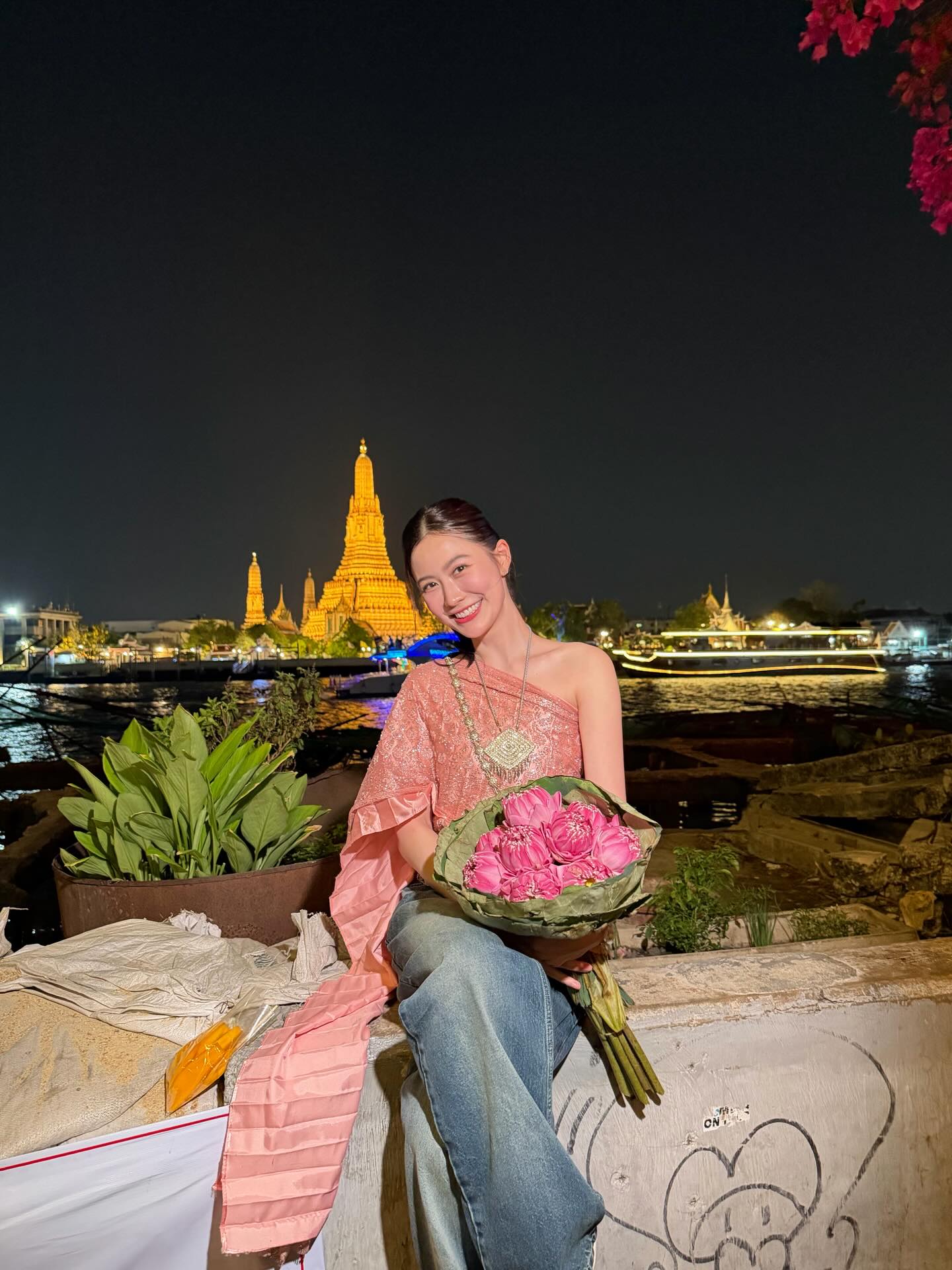 Nữ bác sĩ SN 1997 hút 2 triệu người theo dõi: 