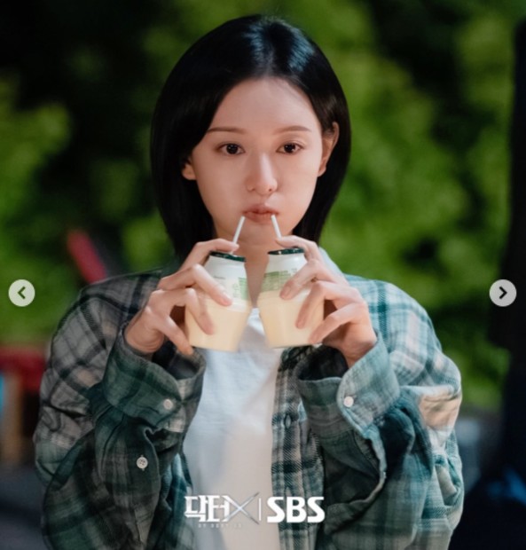 Ra mà coi Kim Ji Won vừa tái xuất đã phá 2 kỷ lục rating 2026, đóng phim cuốn ác thế này thì ai chịu nổi!