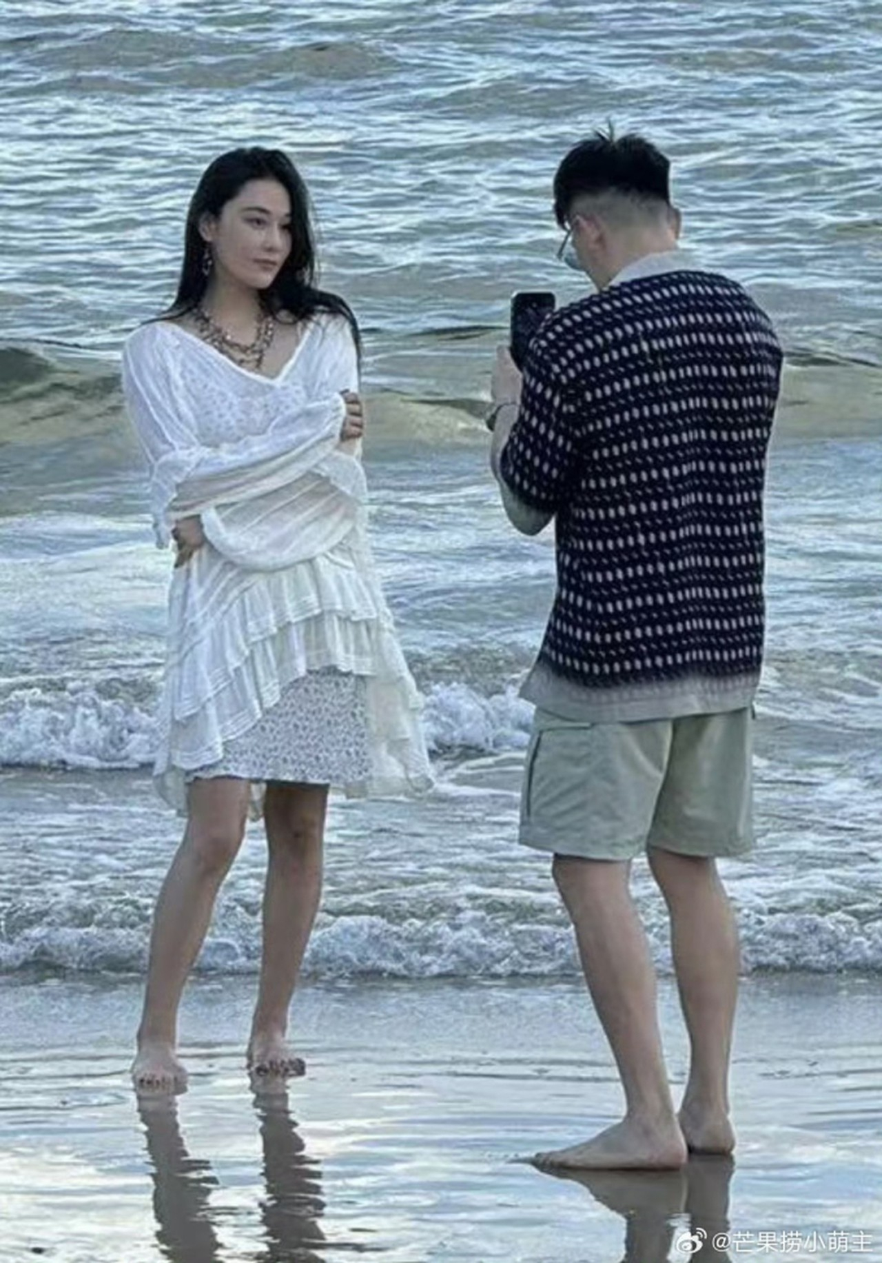 Nhiều bộ ảnh khiến người xem không mê mẩn của Trương Hinh Dư là do người chồng quân nhân của cô chụp cho.