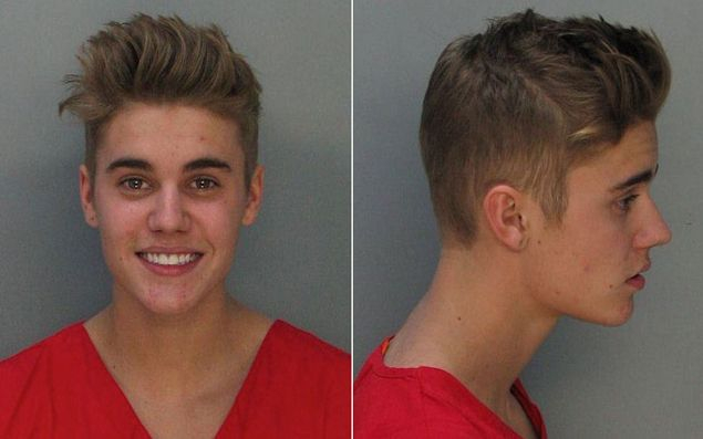 Bức ảnh mugshot được khen giống ảnh tạp chí vì nụ cười rạng rỡ và mái tóc vào nếp hoàn hảo.