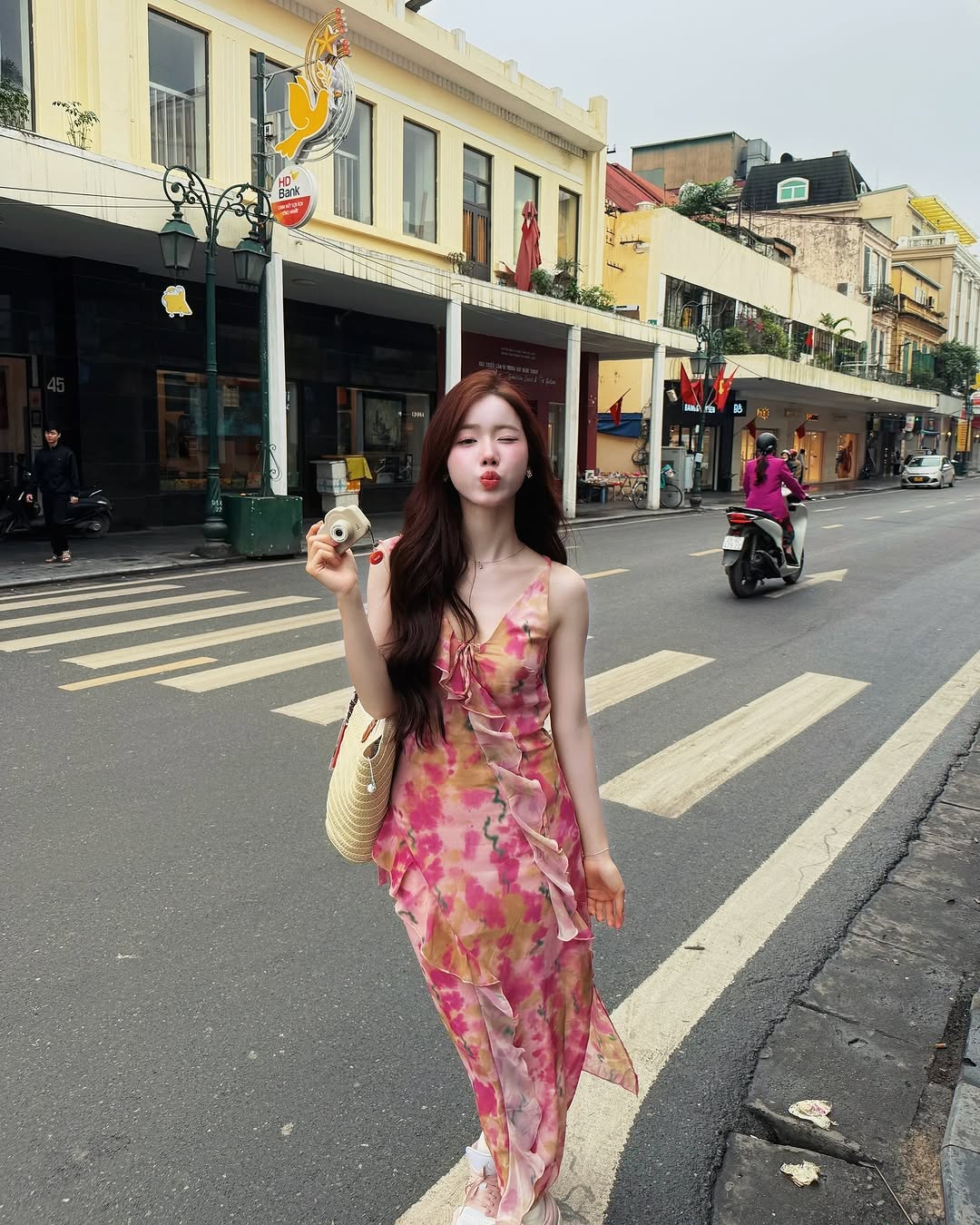 Meichan - mỹ nữ SN 2000 vừa được bạn trai phi công cầu hôn: 