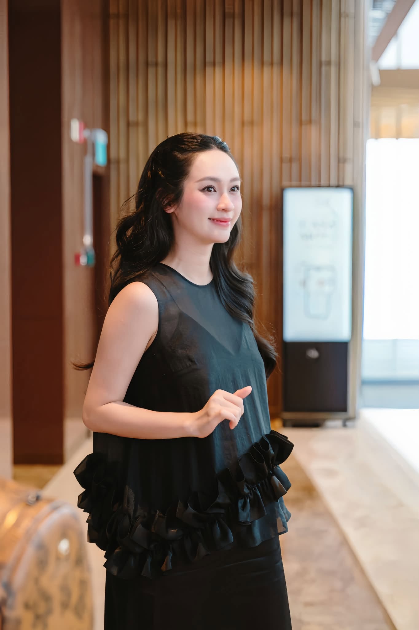 Sắc vóc mẹ bầu ở những tháng cuối thai kỳ được nhận xét vẫn rất gọn gàng, nhuận sắc.