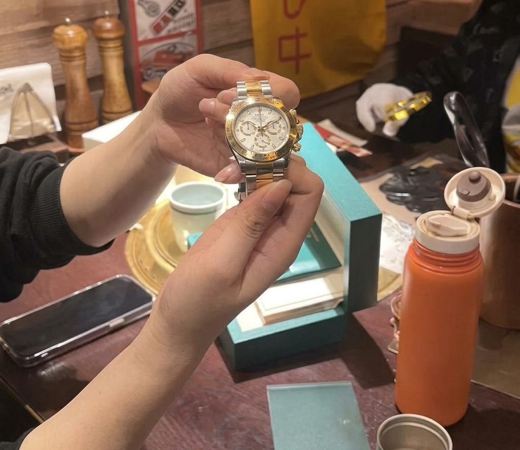 Chiếc đồng hồ mà Lei đã bán để lấy tiền chữa bệnh