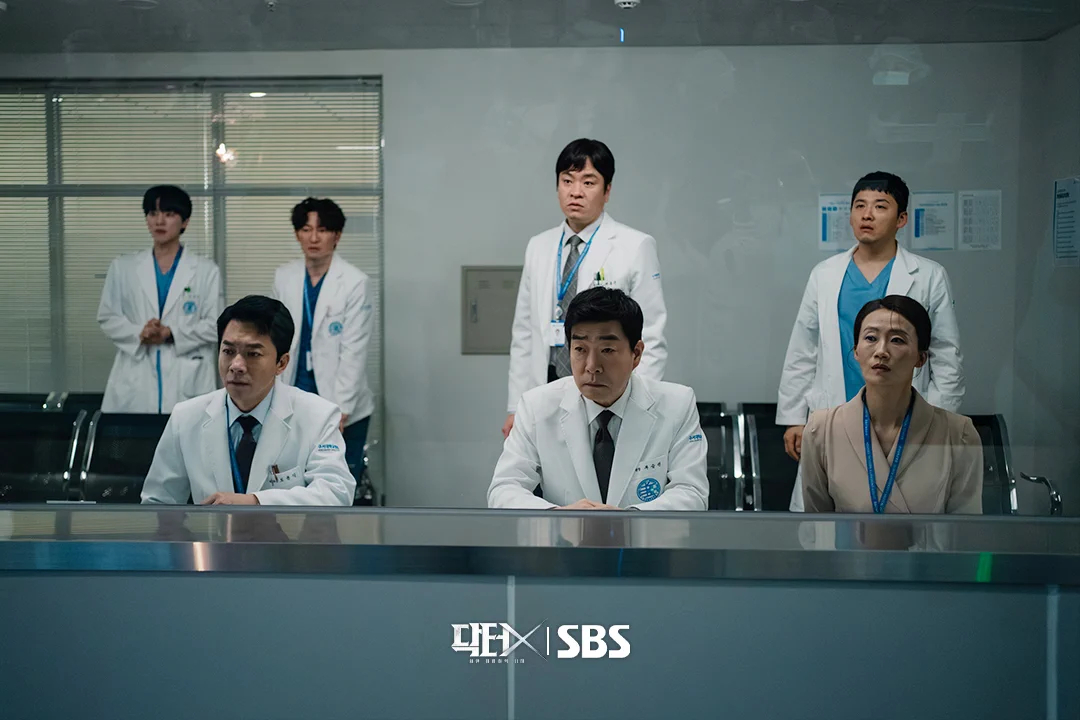 Doctor X: Phim y khoa cuốn như phim báo thù, điểm cộng - điểm trừ đều ở Kim Ji Won
