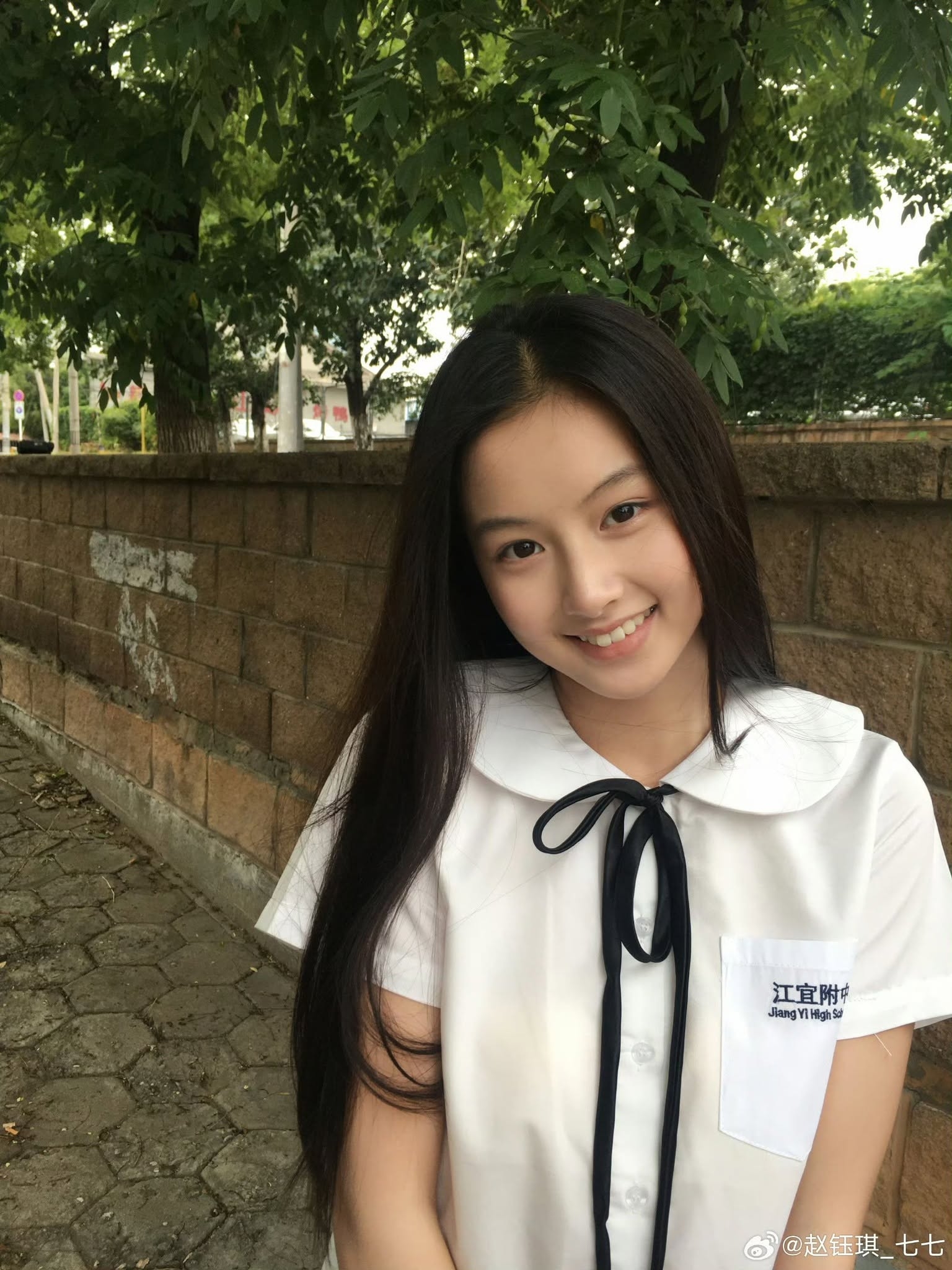Nữ sinh 15 tuổi nhìn như lai giữa Lưu Diệc Phi với Trương Bá Chi, cả MXH còn tưởng AI 100%