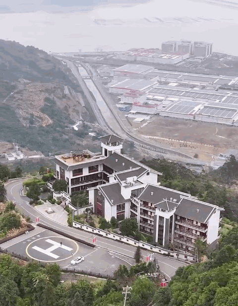 Đại gia xây biệt thự