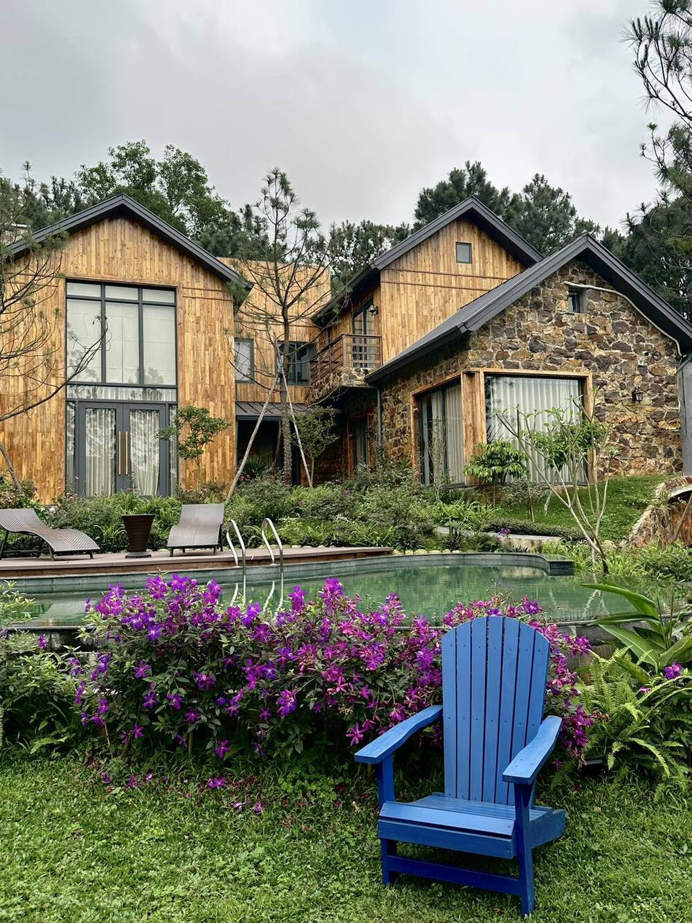Ca sĩ quê Thanh Hóa cưới vợ thanh mai trúc mã: Sở hữu biệt thự 4.000m² ở ngoại thành Hà Nội, chỉ đam mê