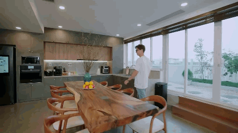  Thành viên trụ cột của 2 Ngày 1 Đêm: Sống ở penthouse đập thông 3 tầng, giàu ngầm có tiếng trong showbiz